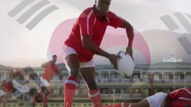Kırmızı formalı oyuncu, spor analiz oklarıyla top kaldırmayı engelliyor. Atletik, takım çalışması, rekabet, açık hava, dinamik, kararlılık, spor