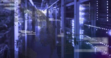 Dünya ve kod çöktüğünde, IT teknisyenleri ağ kablosunu bakım için ayarlıyorlar. Teknoloji, siber güvenlik, ağ oluşturma, dijital, yenilik, altyapı, profesyonel