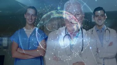 Düzenli olarak tıbbi ekip koridorda dijital küre titreşimli ağ verilerini gösterecek. Sağlık, işbirliği, teknoloji, yenilik, dijital, iletişim, profesyonellik