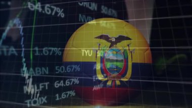 Piyasa saatleri ve mum çizelgeleri trendleri görselleştirirken Ekvador bayrak küresi beliriyor, dönüyor. Jeopolitik, finans, veri görselleştirme, teknoloji, ekonomik, dijital, yatırım