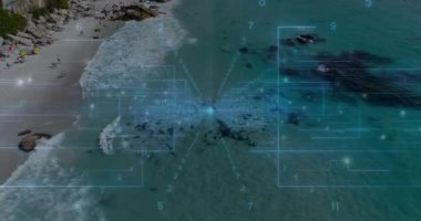 Havadan kumsal sörfü, şebeke hatları üzerinde dalgalanma ve kıyı şeridi ilerlemesini takip etme. Sahil şeridi, veri görselleştirme, hava görüntüleme, yaz, boş zaman, açık hava, bağlantı