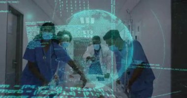 Doktor sağlık ekibinin hastayı tramvayda taşıdığını söyledi. Sağlık, takım çalışması, teknoloji, yenilik, klinik, hastane, yardım