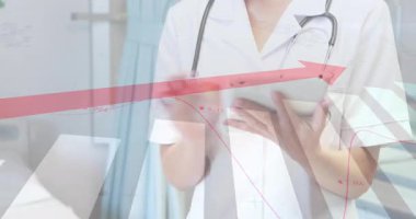 Klinik tıklama tableti ekranı, hasta verilerini incelemek için kırmızı ok ve grafiği etkinleştiriliyor. Tıbbi, teknoloji, dijital, sağlık, analiz, profesyonel, yenilik