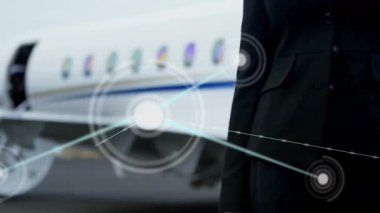 Kadın, uçak rampasının yanında havacılık teknolojisi sergiliyor gövdeyi gövdeye bağlayan parlak düğümler atmaya başlıyor. Şirket, bağlantı, yenilik, modernleşme, havacılık, teknoloji, profesyonellik