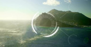 Başlangıçta HUD merkezde beliriyor, dönen kavisler, genişleyen çizgiler, titreşen, tarayan veriler. Futuristik, teknoloji, arayüz, denizcilik, macera, keşif, yenilik