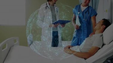 Doktor ve hemşire hastayla konuşuyor, dijital küre maddeleşiyor, sağlık danışmanlığı için parçalanıyor. Gelecek, işbirliği, sağlık, teknoloji, yenilik, profesyonellik, teşhis