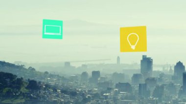 Turkuaz karede renkli simgeler beliriyor. Ufuk çizgisinde servis bağlantılarını gösteriyorlar. Teknoloji, yenilik, bağlantı, dijital, kentsel, fütüristik, hareket