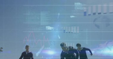 Rugby oyuncuları, spor analitiği için pas atarken verileri etkinleştiriyorlar. Atletizm, takım çalışması, dijital, görselleştirme, hareket, strateji, açık hava