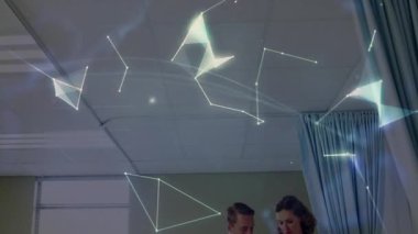 Dönen küreyi oluşturan parlak düğümler, hasta bakımı için hemşire ve doktor değerlendirme tablosu. Tıbbi, sağlık, teknoloji, dijital, bağlantı, yenilik, işbirliği