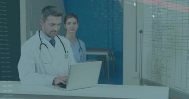 Doktor daktilo ve hemşire çizelgesi hasta veri entegrasyonunu arttıran ikili sistem üzerinde çalışıyor. Tıbbi ekip, sağlık, dijital entegrasyon, veri analizi, klinik çevre, profesyonel işbirliği, modern hastane