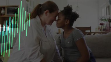 Anne, titreşen dalga formlarıyla sağlık bağı kurmak için kanepenin alnına dokunan kızına doğru dönüyor. Aile, yakınlık, sevgi, bağlantı, duygusal, samimiyet, iletişim