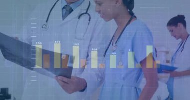 Grafik yoğunlaşırken ve adımları planlarken doktor çizelgesi ve hemşire çizelgesi. Tıp uzmanları, takım çalışması, veri analizi, klinik çevre, sağlık, dijital görselleştirme, iletişim