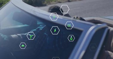 Üstü açılabilir araç yolda başlıyor ve çift ölçümleri izlerken altıgen simgeleri gösteriliyor. Dinamik, fütüristik, yaşam tarzı, hareketlilik, bağlantı, çevre dostu, boş zaman