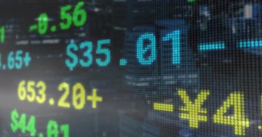 Şehrin ufuk çizgisi üzerinde canlı finansal trendleri gösteren nokta matriksi işaretleri beliriyor. Finansal, teknoloji, veri, dijital, analitik, kentsel, modern
