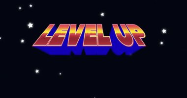 Karanlık boşlukta, LEVEL UP metni beliriyor, değişken, kümelenen yıldızlar, ilerlemeyi kutluyorlar. Dijital, hareketli, canlı, fütüristik, başarı, kutlama, renkli