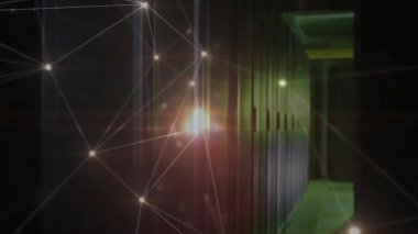 Parlak düğümler ağ örgüsü oluşturmaya başlıyor, parlıyor, azalıyor, veri akışını görselleştiriyor. Gelecek, teknoloji, dijital, bağlantı, siber, yenilik, soyut
