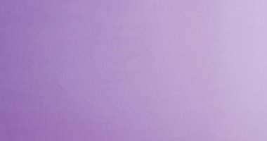 Mor arka planda mor kurdele tutan beyaz bir kadının elleri. tıp, sağlık, kanser farkındalığı konsepti dijital olarak üretilen video.