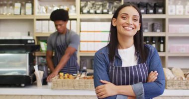 Kahve dükkanında duran mutlu garsonun animasyonu. Kahve ve fil dükkanı, küçük bağımsız işler yürütüyor..