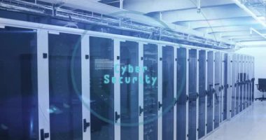 Kaybolan Siber Güvenlik metni rafların üzerinde halka oluşturuyor, bulut oklarını senkronize ediyor, güvenlik taraması gösteriyor. Teknoloji, ağ oluşturma, veri, dijital, altyapı, modern, gelecekçi