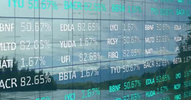 Görünüşü kaplayan işaretler, pazar eğilimlerini göstermek için gölün arka planındaki değerleri güncelleyen işaretleri tetikler. Finansal, analitik, modern, manzara, yansıtıcı, veri, yatırım