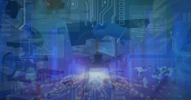 Laboratuvar üzerinde dijital arayüz görüntüsü. Küresel bilim, bağlantılar, veri işleme ve dijital arayüz kavramı dijital olarak oluşturuldu.