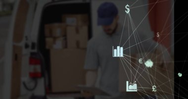 Teslimat paketi ve panosu olan beyaz kuryeye karşı dönen dijital simgeler küresi. Lojistik işi ve teknoloji konsepti