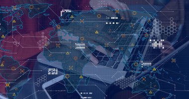 Laptop kullanan kişinin dünya haritası. Küresel bağlantılar, veri işleme ve dijital arayüz konsepti dijital olarak oluşturulmuş resim.