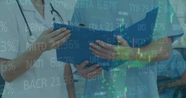 Borsa verilerinin kadın doktor ve sağlık çalışanları tarafından incelenmesi. Küresel ekonomi ve sağlık konsepti