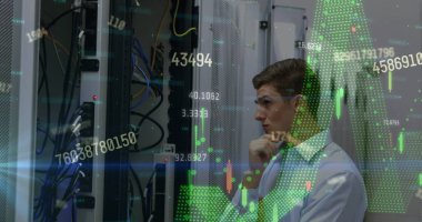 Kafkas sunucu odası çalışanının veri işleme görüntüsü. Küresel bağlantılar, veri işleme ve dijital arayüz konsepti dijital olarak oluşturulmuş resim.