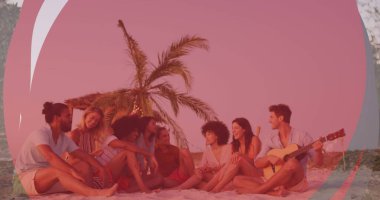 Sahildeki farklı arkadaşlardan oluşan bir çerçeve. Arkadaşlarla, tatillerle ve dijital olarak oluşturulan imajla vakit geçirmek.