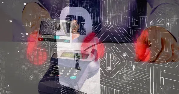 Akıllı telefondan ödeme yapan ellerle veri işleme görüntüsü. Küresel iş ve dijital arayüz kavramı dijital olarak oluşturulmuş görüntü.