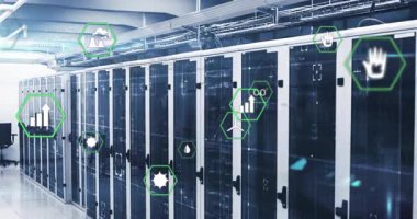 Veri salonu açılıyor, sunucu dolapları solmakta olan altıgen simgeleri büyüyor, izleme ölçümleri güncelleniyor. Teknoloji, veri, sürdürülebilirlik, izleme, dijital, enerji, yenilik