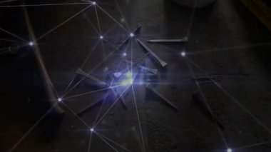 Parlayan düğümler üçgen parçaların üzerinde beliriyor. Dijital ağlar, şekli ışıltıyla görselleştiriyor. Gelecek, teknoloji, soyutlama, yenilik, devre, sibernetik, biyomimikleme