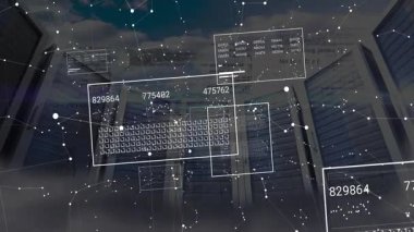 Beyaz noktalar başlatan dizi ortaya çıkan çizgileri birbirine bağlayan paneller veri akışını gösteren numaraları güncelliyor. Teknoloji, veri, bağlantı, siber güvenlik, dijital, ağ, altyapı