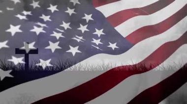 Çapraz siluet göründüğünde, Amerikan bayrağı kahramanların anısına nazikçe sallanıyor. Vatanseverlik, övgü, sembolizm, anıt, dinginlik, hürmet, birlik