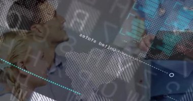 Aile konsültasyon için izlerken, doktor tableti tıklatıyor ve üst üste konmuş deniz mavisi çubuklarını ortaya çıkarıyor. Teknoloji, sağlık, veri analizi, dijital arayüz, aile, profesyonellik, yenilik