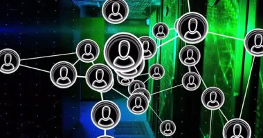 Sürüklenen daireler 3 boyutlu kullanıcı düğümlerine bölünüyor ve sonra veri akışını göstermek için dağılıyor. Dijital, fütüristik, soyut, teknoloji, bağlantı, siber, hareket