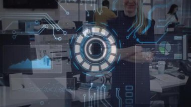 Erkek, kadın olarak yazarak HUD 'nin ortaya çıkışını izliyor ve teknik analiz için veri tabloları oluşturuyor. Teknoloji, yenilik, işbirliği, fütürizm, veri görselleştirme, analitik, dijital