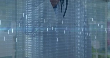 Veri akışları, doktorların tıbbi bakım ve çizelgeleri birleştirmek için steteskop kullandıklarını gösteriyor. Tıbbi, analitik, sağlık, dijital, profesyonel, tanı, teknoloji