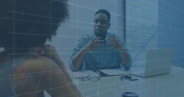 İşadamı, animasyon grafiklerinin arttığını ve% 2,1 'den% 11,73' e çıktığını açıklıyor. Şirket, sunum, analitik, profesyonel, takım çalışması, büyüme, modern