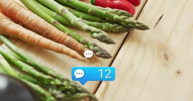 Üretim değişimi, kabarcık görünümü ve güncelleme sayıları ve yükselen bağlılık gösteren simgeler. Taze ürün, sağlıklı beslenme, aşçılık, doğal, kırsal, canlı, toplum