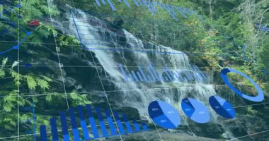 Akan şelale ızgarası başlarken dijital tablolar orman zeminindeki verileri gösteriyor. Doğa, analitik, görselleştirme, çevre dostu, veri, modern, dijital