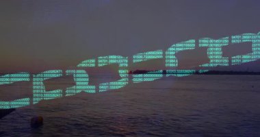 Alacakaranlık denizinin üzerinde yükselen soluk yeşil sayılar veri akışını gösteren bir şamandıranın yanından geçen sayısal dalgalara neden oluyor. Dijital, geleceksel, soyut, hareket, teknoloji, akış, dinginlik