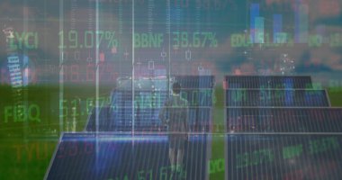 Güneş paneli üzerinden finansal veri işleme görüntüsü. Elektrik, enerji ve güç dağılımı dijital olarak oluşturulmuş görüntü.