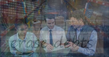 Çeşitli kadın ve erkek depo çalışanları üzerindeki finansal grafikler. iş, finans ve dağıtım hizmetleri kavramı dijital olarak oluşturulmuş görüntü.