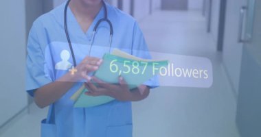 Bayan hemşirenin dosya çevirmesi saydam takip sayısının güncel sağlık hizmetleri artışı ile örtüşmesine neden oluyor. Tıbbi, sağlık, profesyonel, modern, klinik, ilerleme, başarı