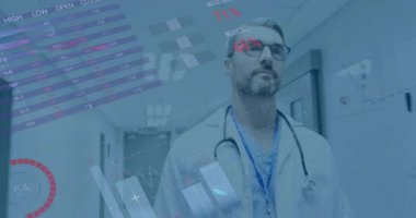 Doktor koridora çıkarken, veriler tabloları, grafikleri ve turta segmentlerini gösteriyor. Tıbbi, sağlık, teknoloji, analitik, yenilik, profesyonel, gelecekçi