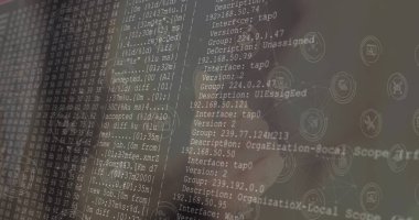 Koyu arkaplanda veri işleme üzerine düşen simgelerin resmi. Küresel bilim, bağlantılar, veri işleme ve dijital arayüz kavramı dijital olarak oluşturuldu.