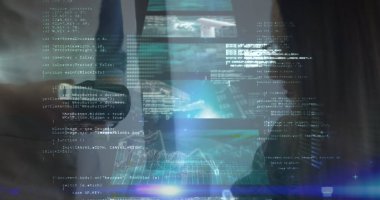 Bağlantılar, veri işleme ve ödeme terminalini kullanan kadının dijital ekranları. İş, finans ve yeni teknoloji kavramı dijital olarak oluşturuldu.