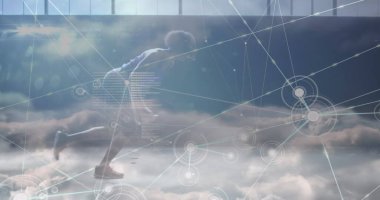 Afrikalı Amerikalı bir adamın koşuşuyla ilgili veri işleme görüntüsü. Küresel iş ve dijital arayüz kavramı dijital olarak oluşturulmuş görüntü.